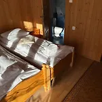 Janina 招待所 *