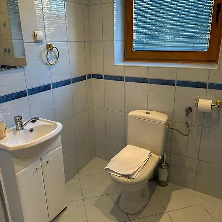 Janina Πανσιόν *