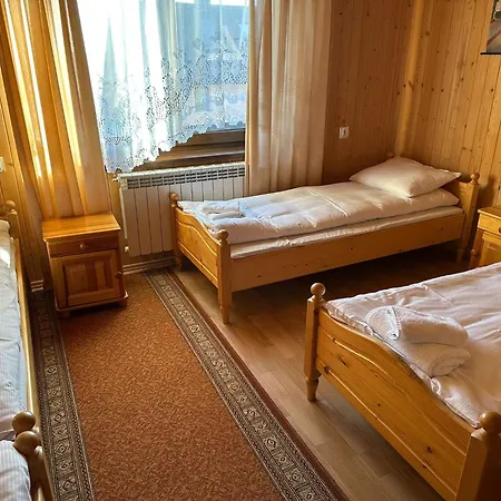 Janina Πανσιόν Zab