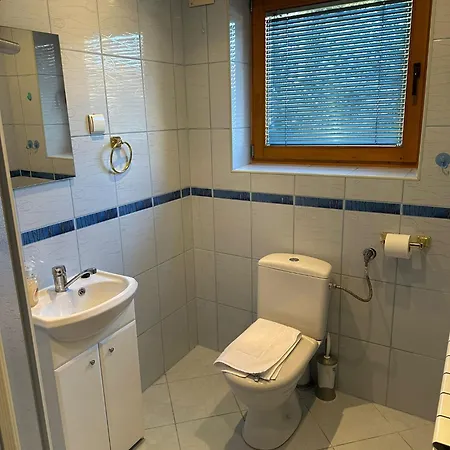 Janina Πανσιόν Zab