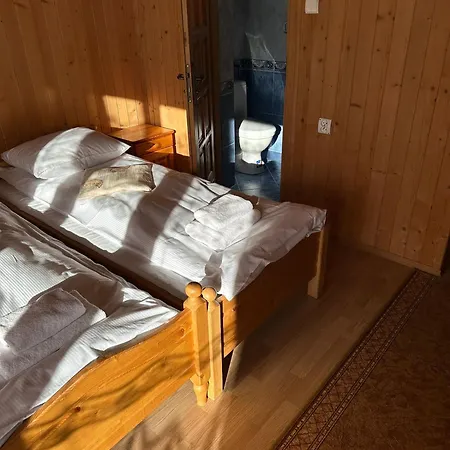 Janina Πανσιόν *