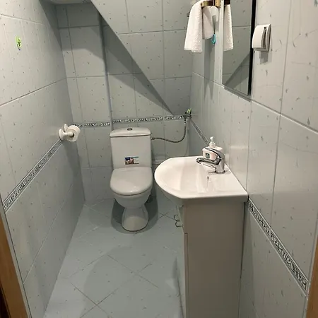 Janina Πανσιόν Zab