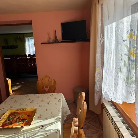 Janina Πανσιόν Zab